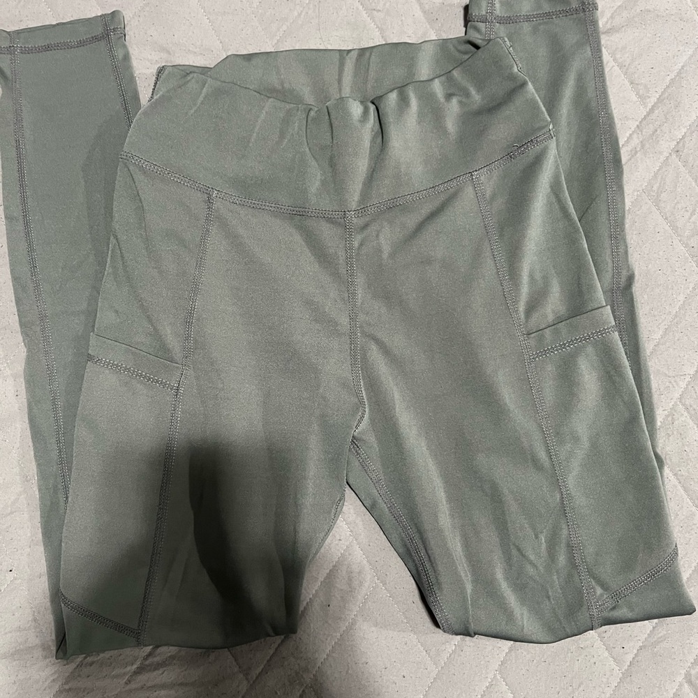 Size small shein leggings.